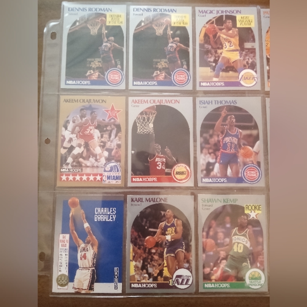 Lot of 16 Basketball Cards